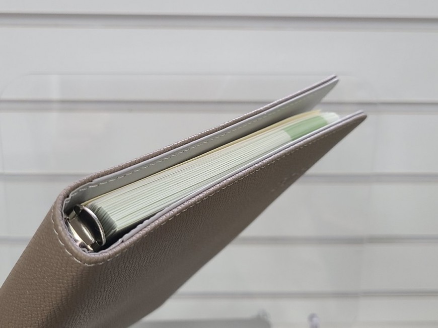 다이어리 펜 꽂이 및 마감 디테일